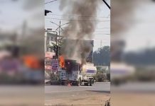 इंधन वाहून नेणाऱ्या टँकरच्या चालकाच्या केबिनला आग, अग्निशमन दलाच्या जलद कारवाईमुळे पुणे-सोलापूर महामार्गावर मोठी दुर्घटना टळली. पुणे बातम्या