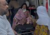 कुकरचा स्फोट झाल्याने गंभीररित्या भाजल्या, तरीही राष्ट्रवादीच्या महिला उमेदवाराने व्हिलचेअरवर येत भरला अर्ज