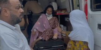 कुकरचा स्फोट झाल्याने गंभीररित्या भाजल्या, तरीही राष्ट्रवादीच्या महिला उमेदवाराने व्हिलचेअरवर येत भरला अर्ज