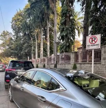 पुण्याच्या वाहतूक कोंडीमागे नागरी बोधाचा अभाव हे प्रमुख कारण आहे. पुणे बातम्या