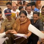 बारामतीच्या हॉटेल व्यावसायिकांनी उपमुख्यमंत्री सुनेत्रा पवार यांना पुरवठा पूर्ण निलंबनाऐवजी व्यावसायिक एलपीजी सिलिंडरच्या रेशनिंगसाठी दबाव आणण्याची विनंती केली.