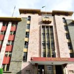 बेकायदा फलकांना आळा घालण्यासाठी पीएमसी होर्डिंग्जवर अनिवार्य QR कोड लागू करणार, उल्लंघन करणाऱ्यांवर कारवाईचा इशारा