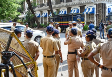 पत्नीने जीवे मारण्याचा प्रयत्न, मुलावर बॅटने हल्ला केल्याचा आरोप केल्यानंतर महाराष्ट्र मंत्र्याच्या PA विरुद्ध FIR